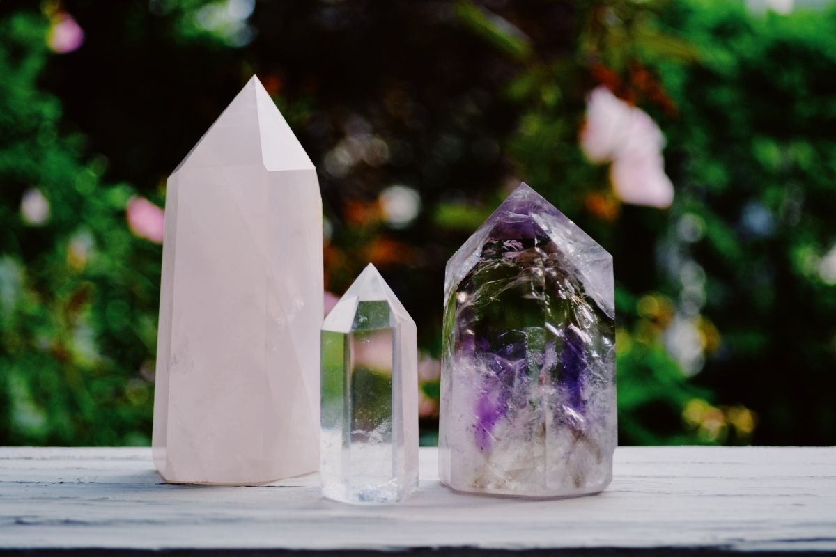 How To Align Chakras With Crystals