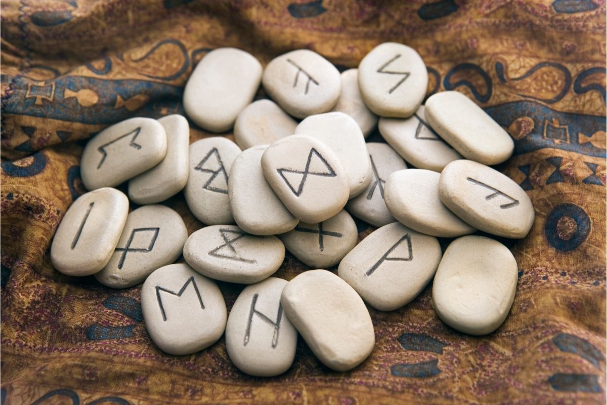 How To Make Your Own Rune Set